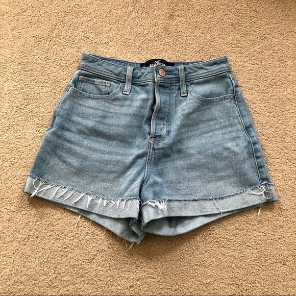 🌟 Hollister Mom Shorts 🌟 - Picture 2 of 5